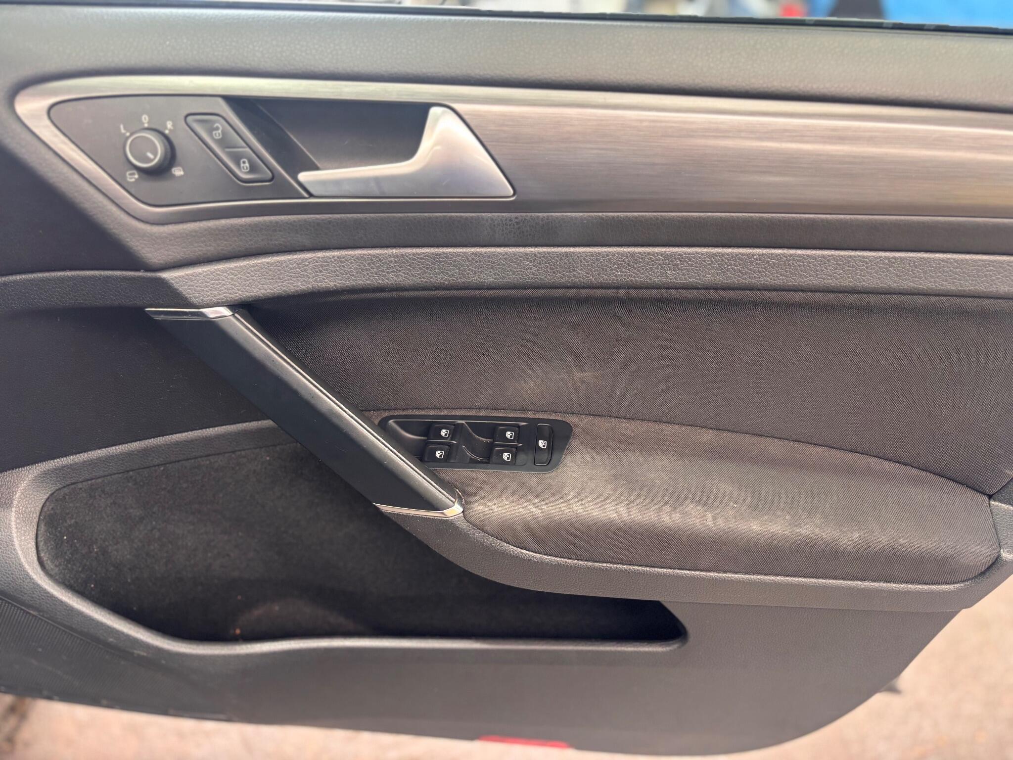 Volkswagen Golf - Image 13