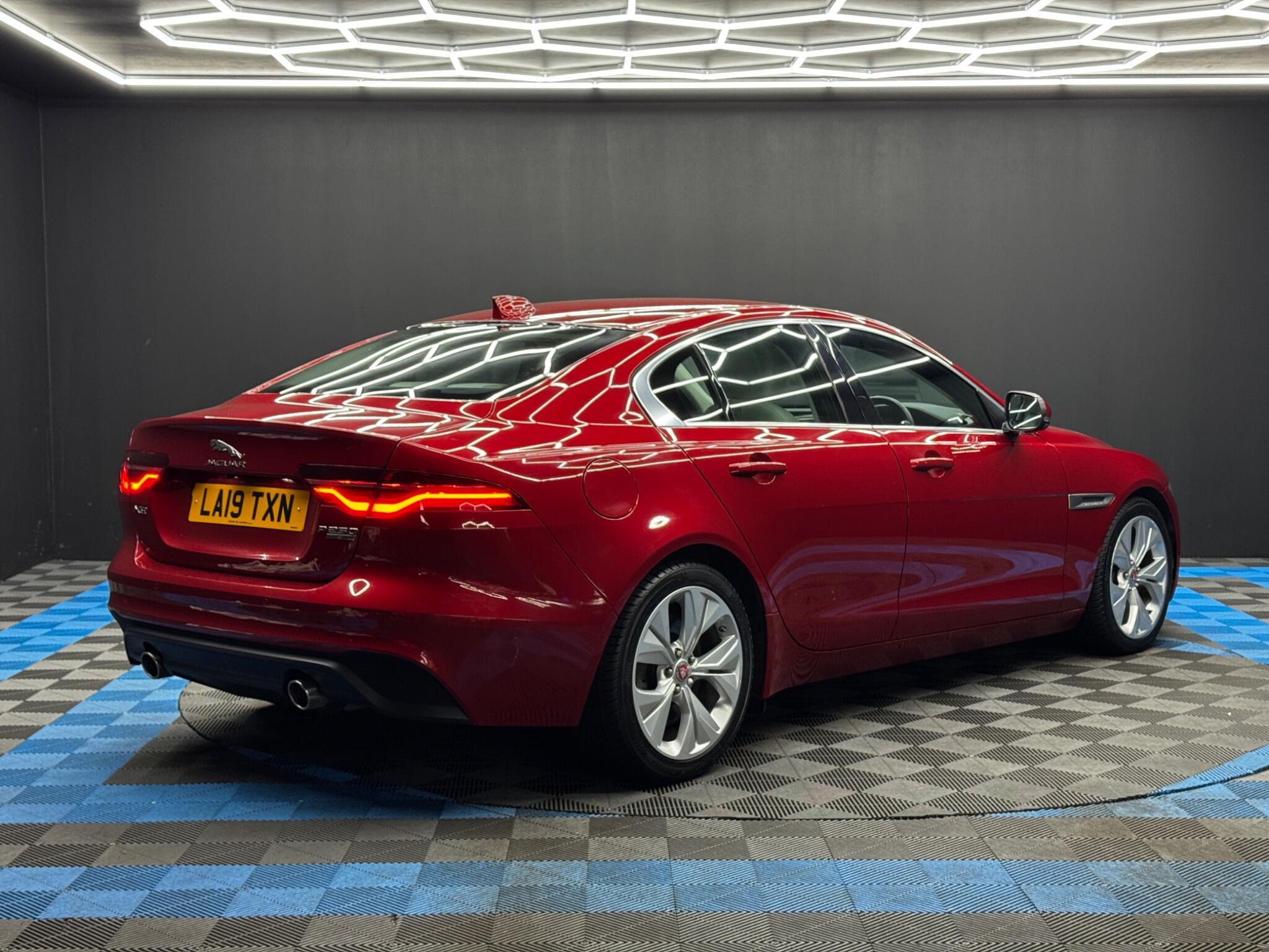 Jaguar XE - Image 5
