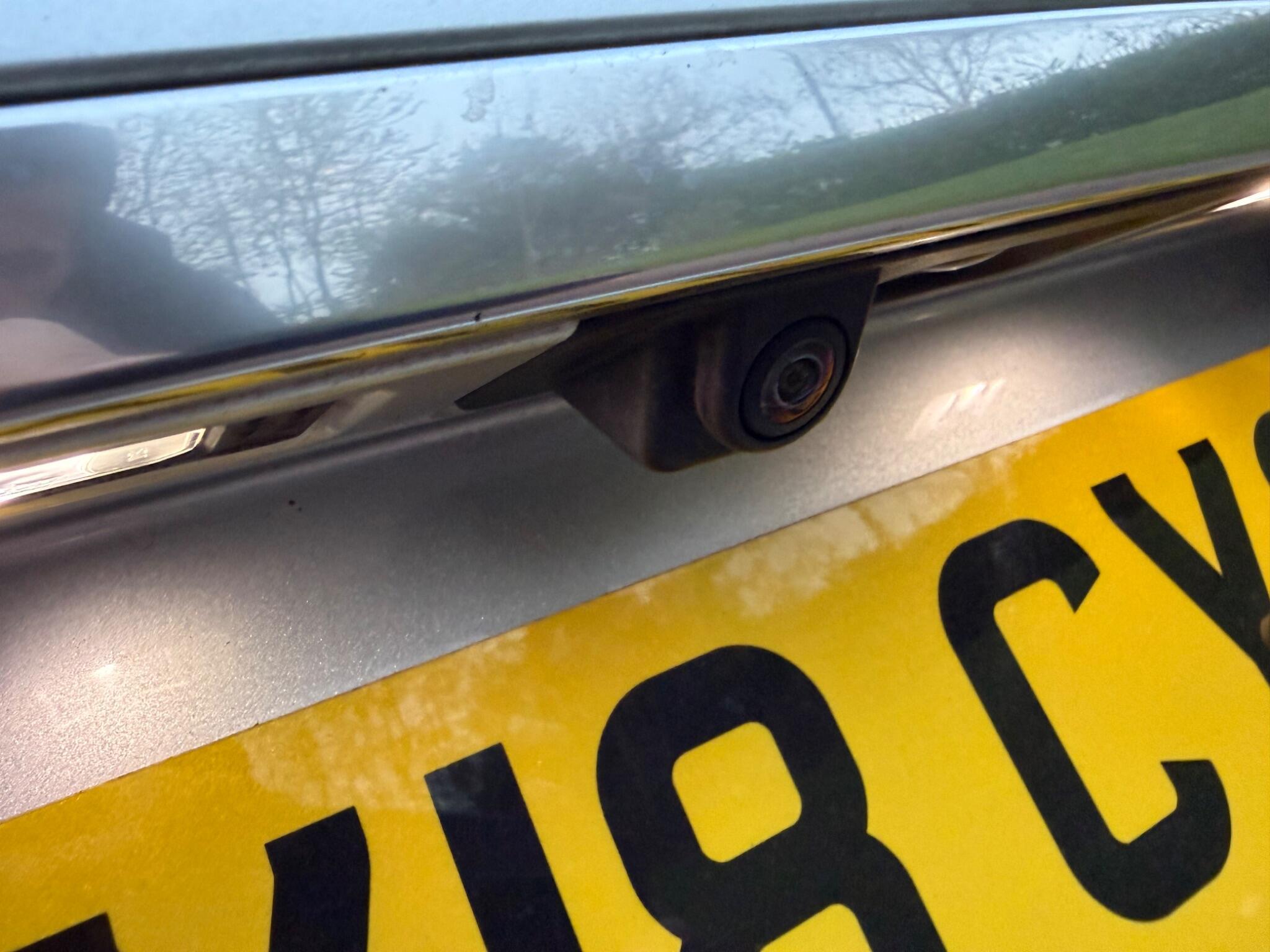 Jaguar XF - Image 16