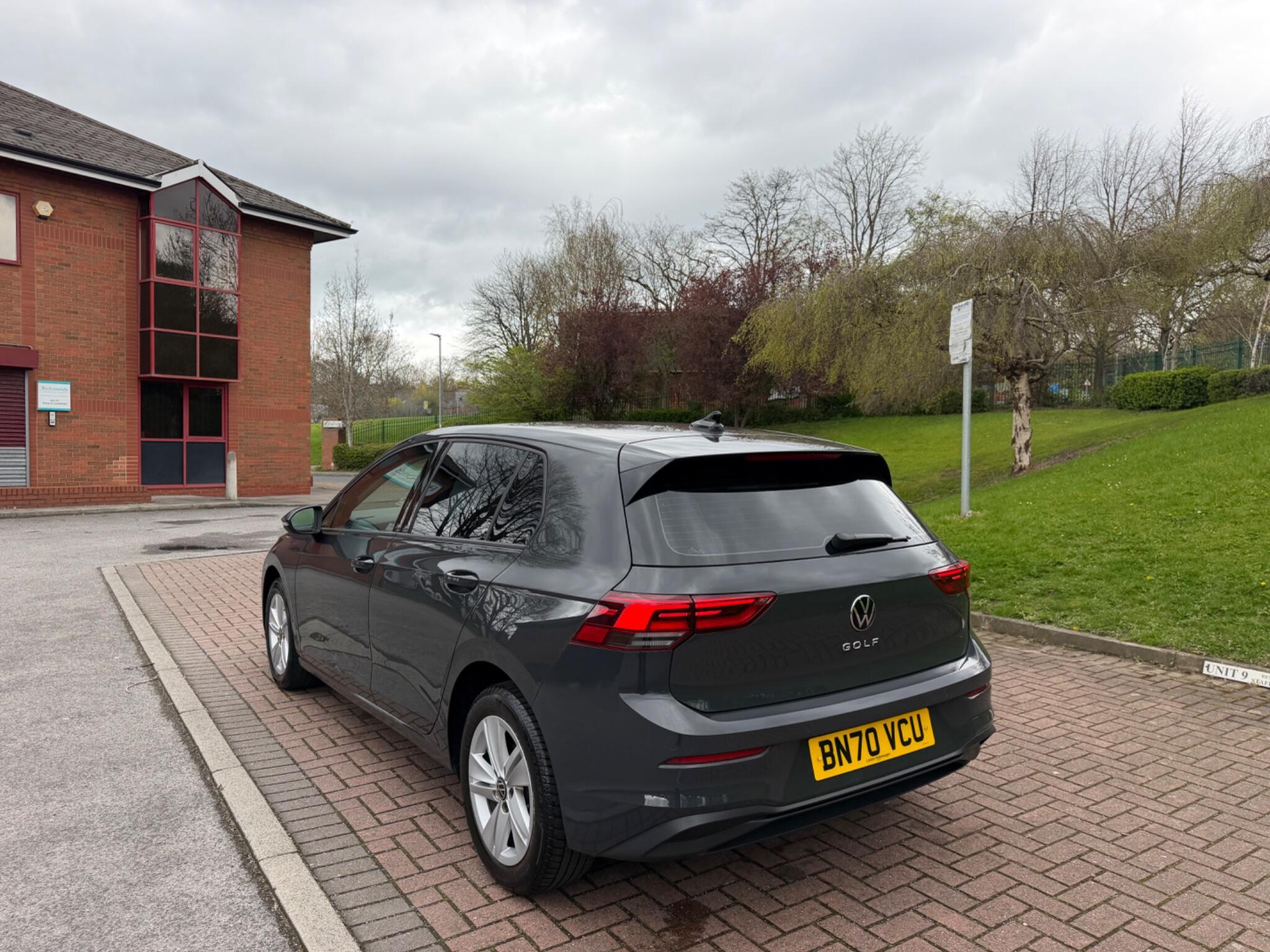 Volkswagen Golf - Image 13