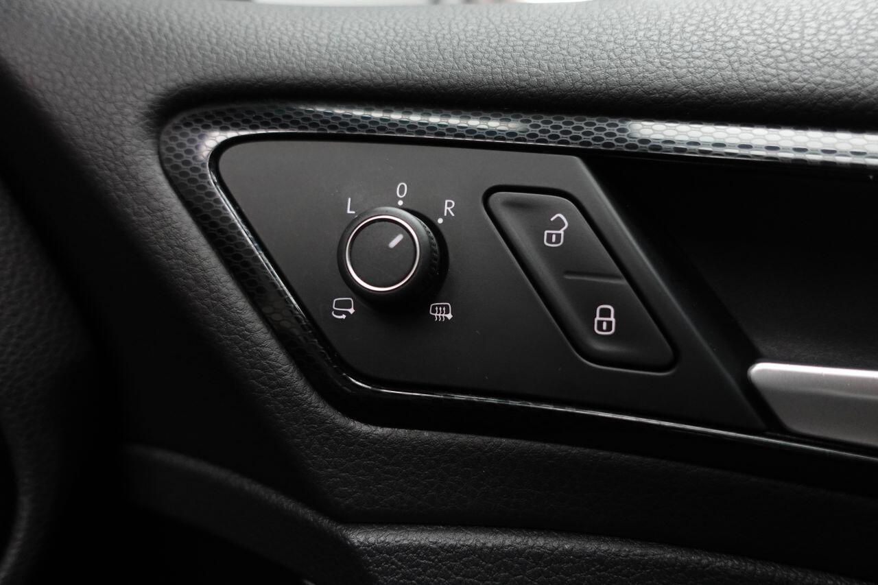 Volkswagen Golf - Image 48