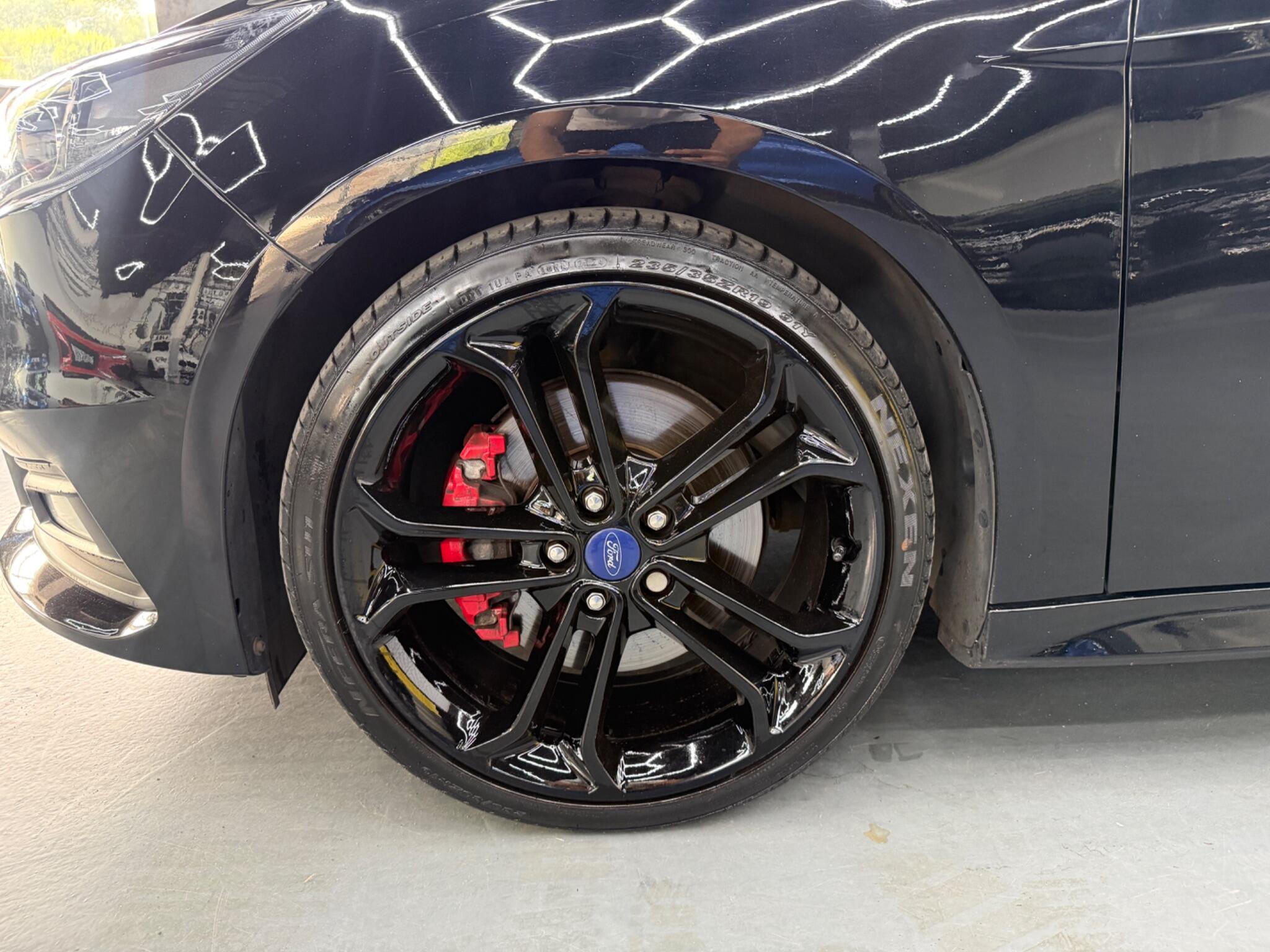 Ford Focus - Image 9