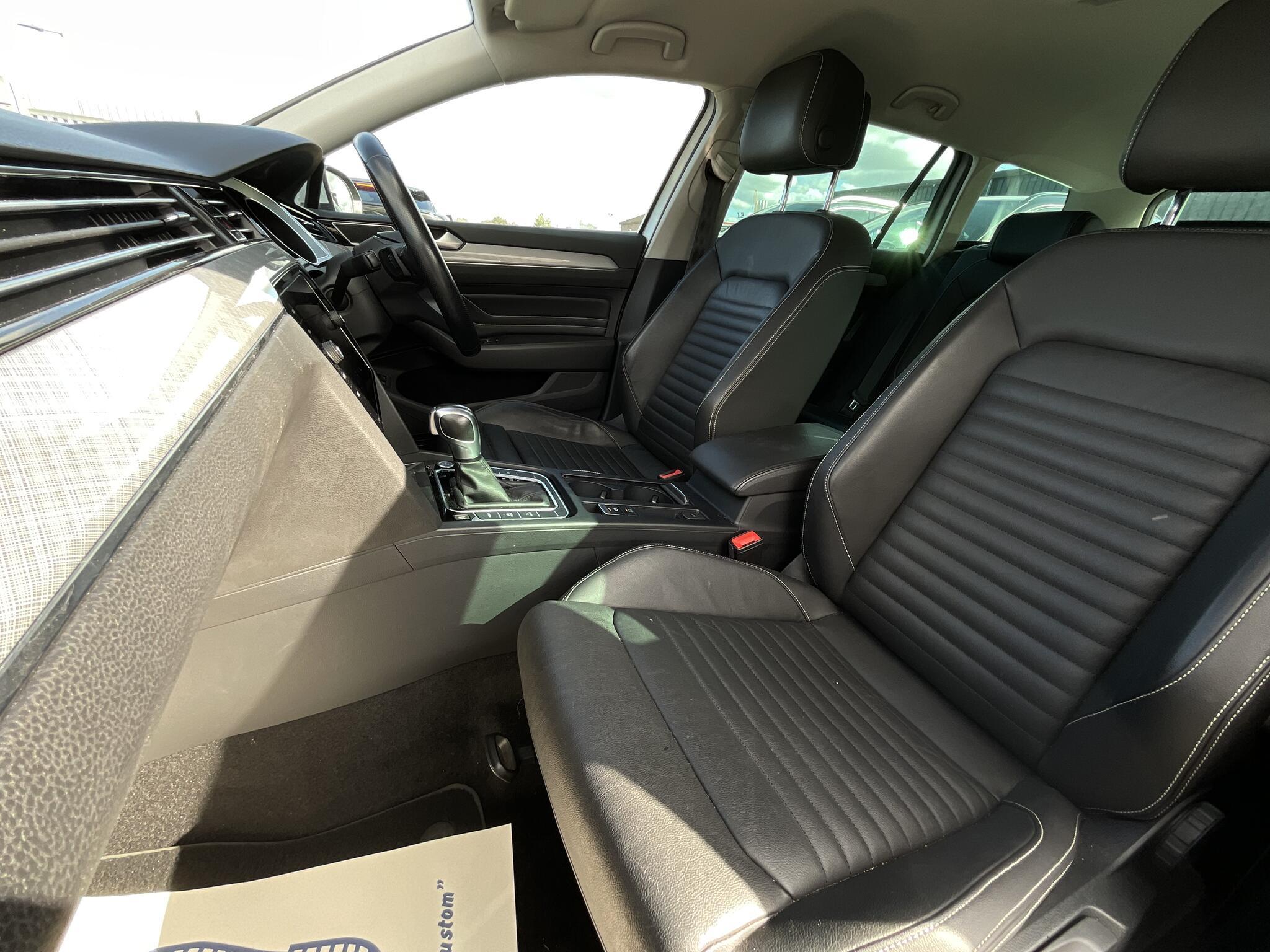 Volkswagen Passat - Image 17