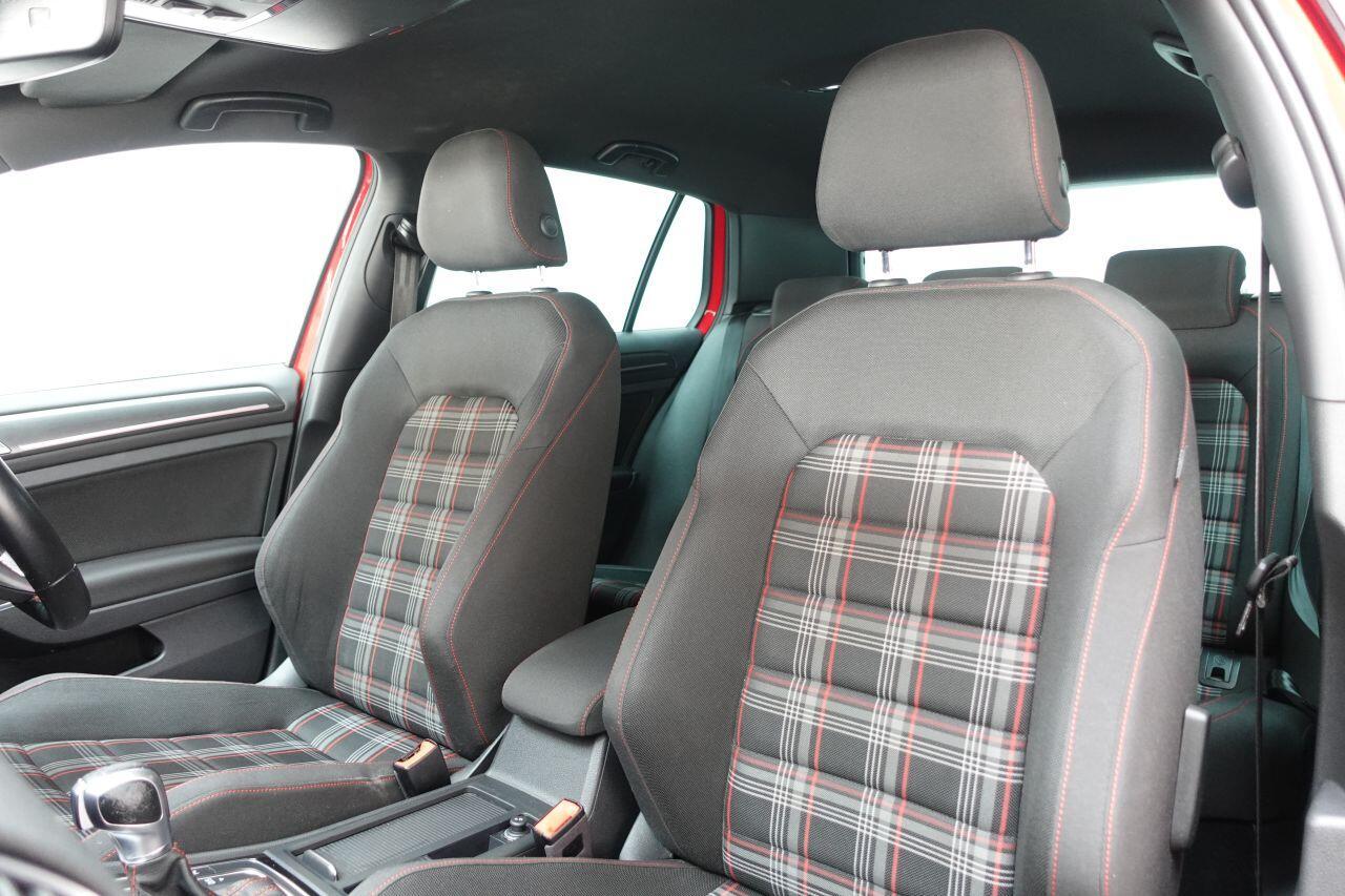 Volkswagen Golf - Image 18