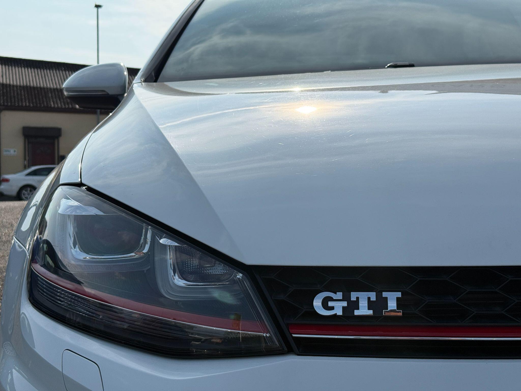 Volkswagen Golf - Image 13