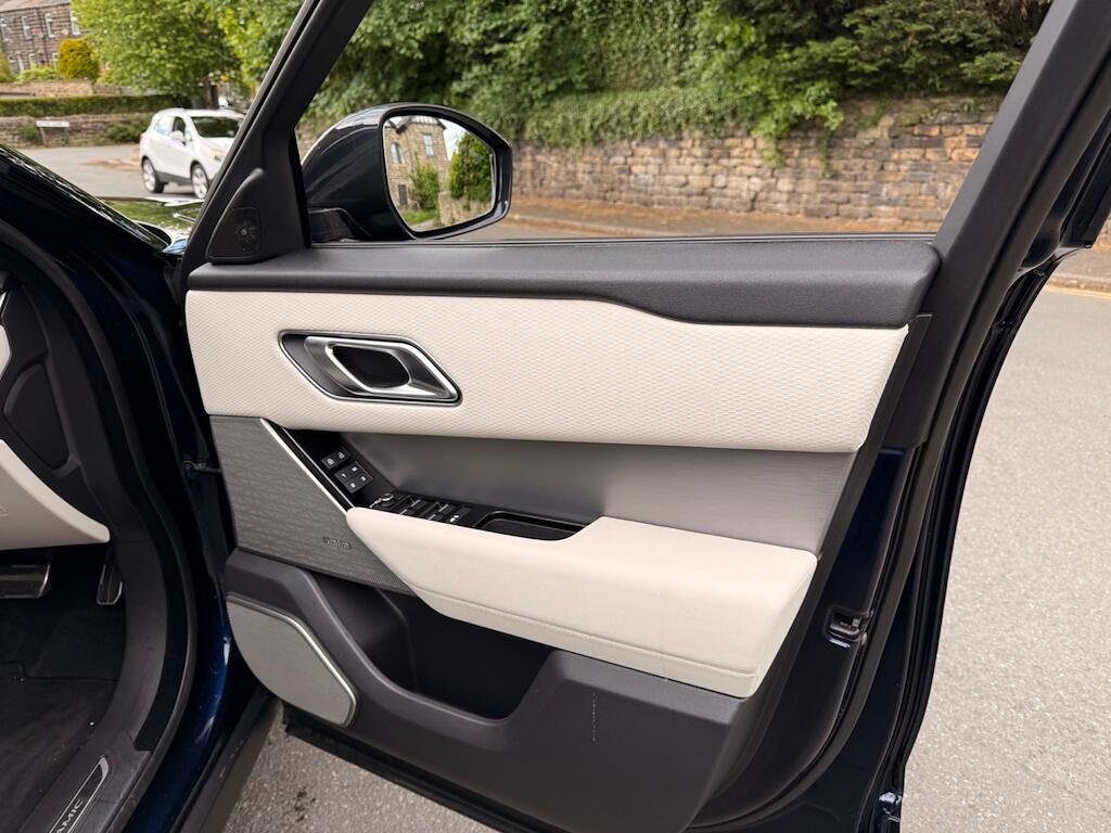 Land Rover Range Rover Velar - Image 32