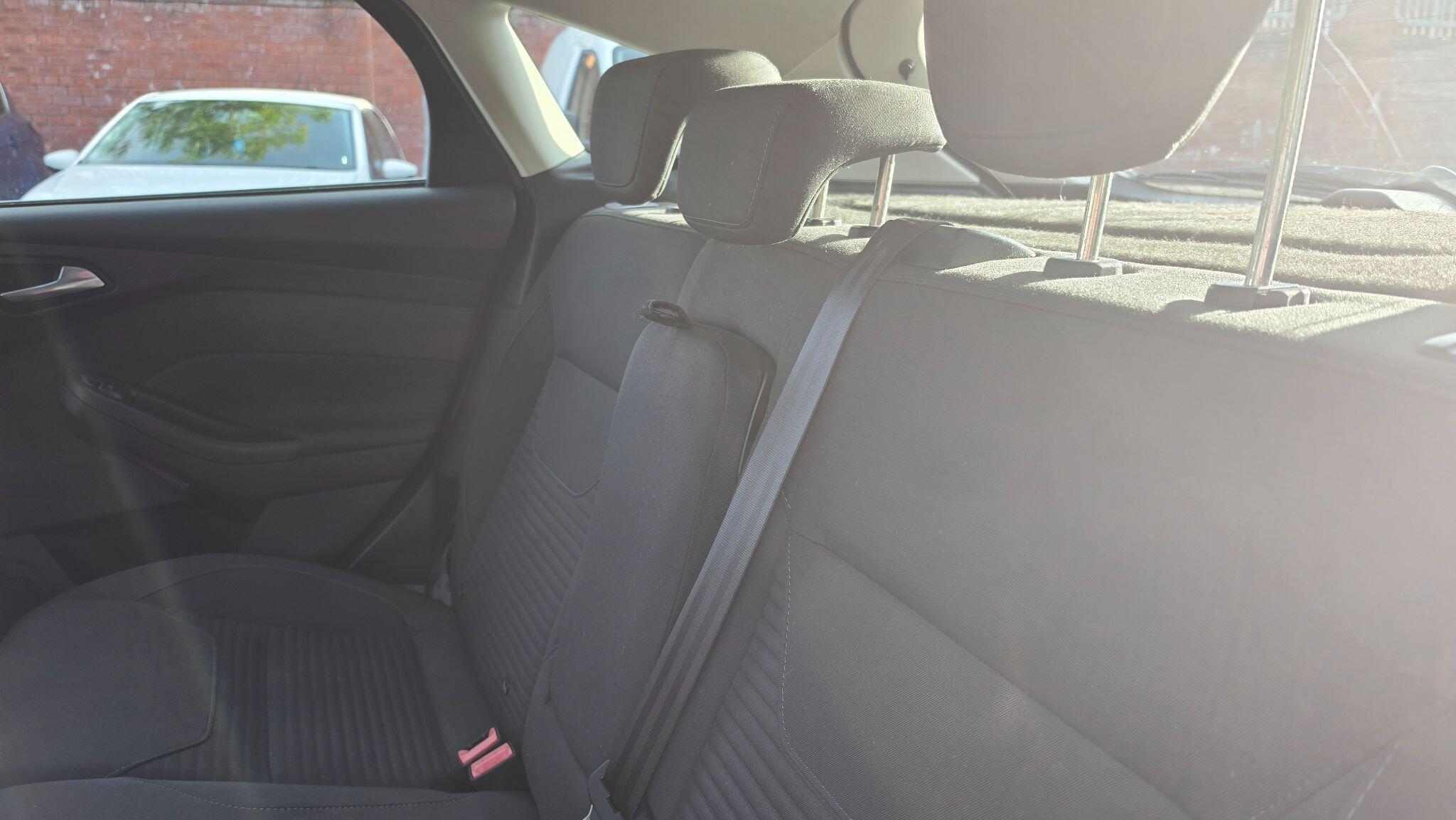 Ford Focus - Image 16