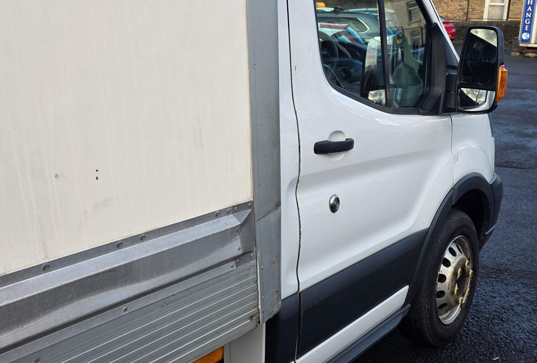 Ford Transit - Image 13