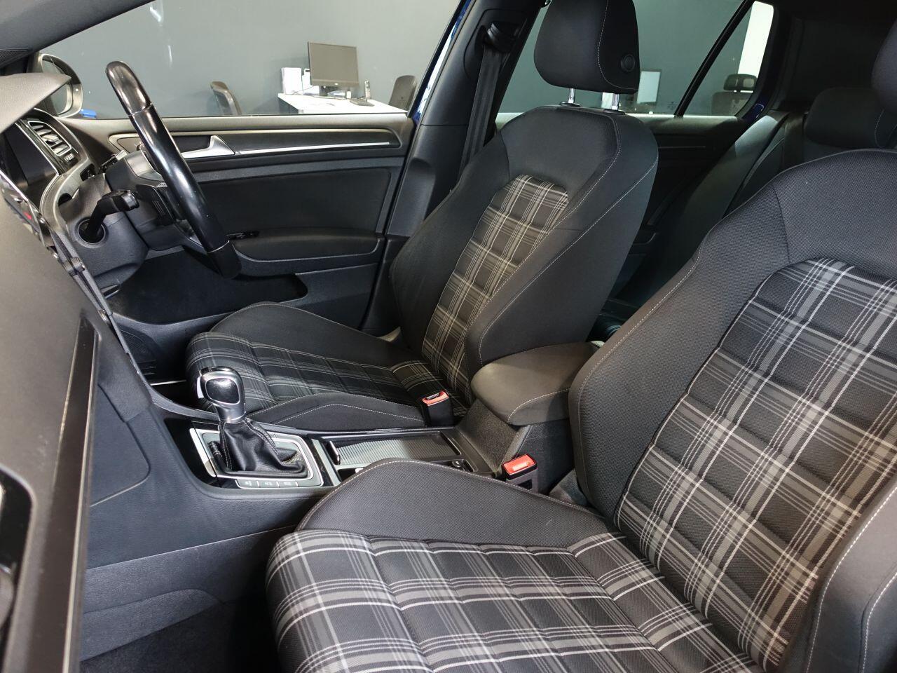Volkswagen Golf - Image 12