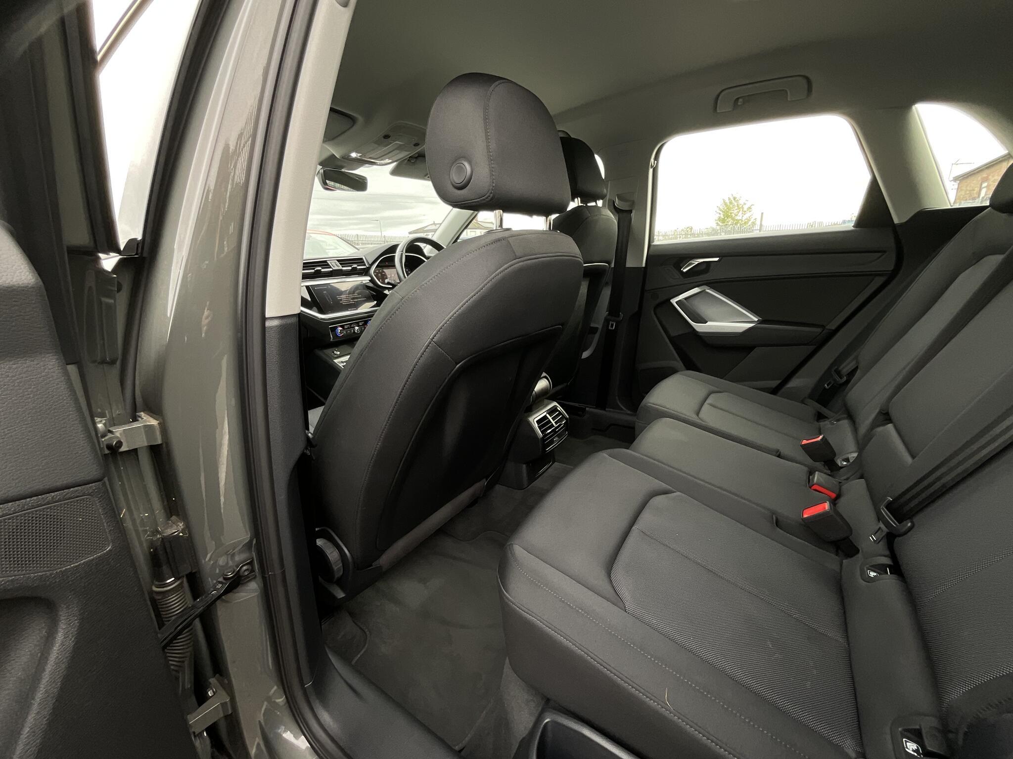 Audi Q3 - Image 13