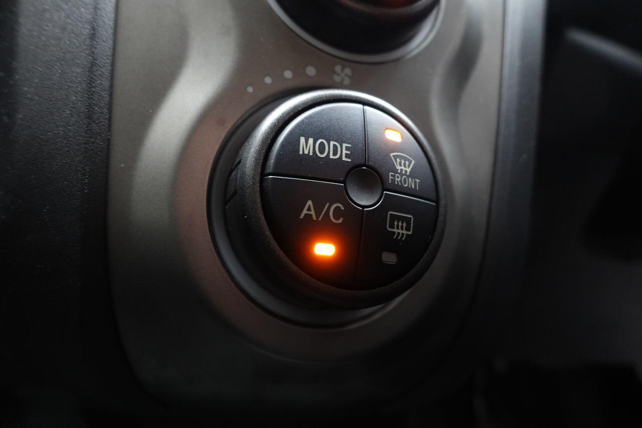 Toyota Yaris - Image 32