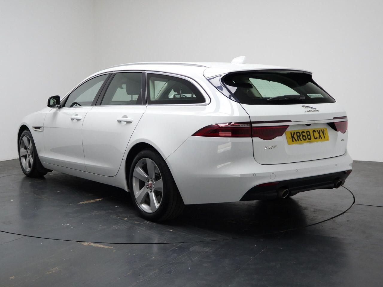 Jaguar XF - Image 9