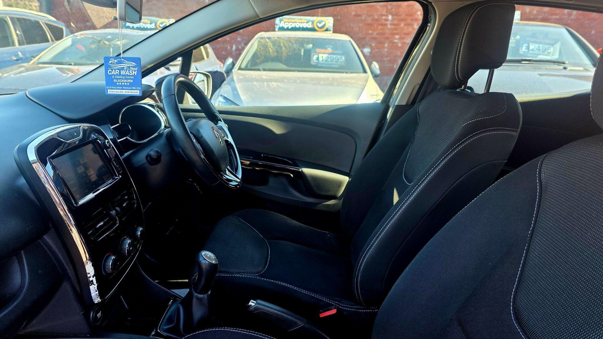 Renault Clio - Image 14