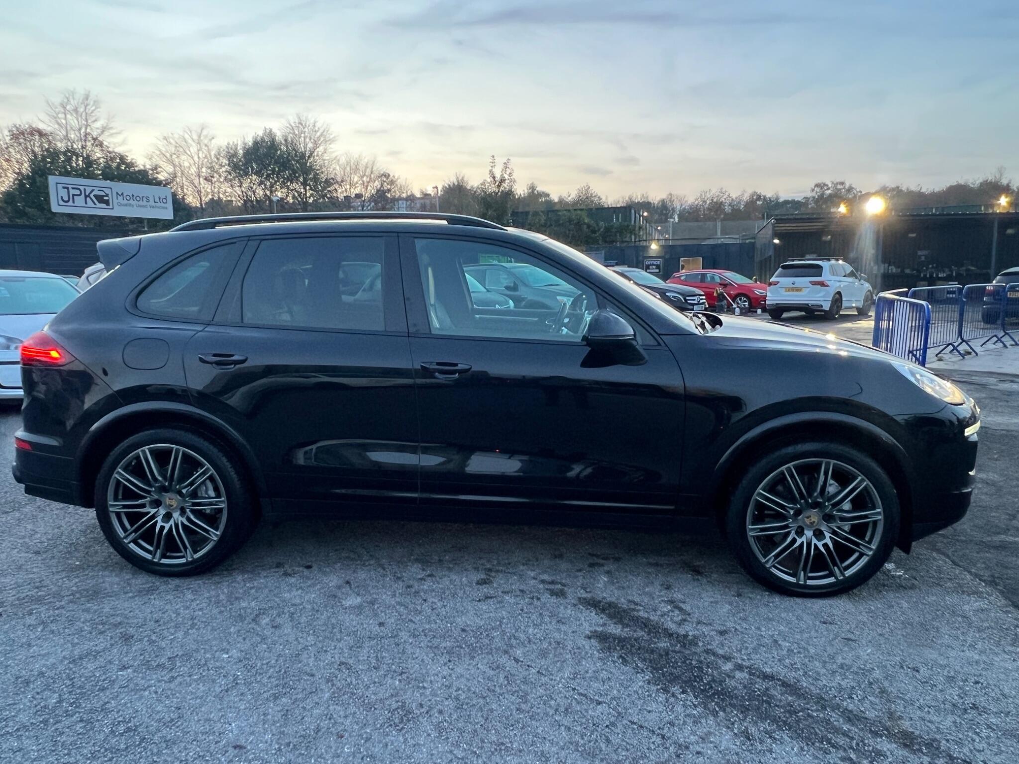 Porsche Cayenne - Image 11
