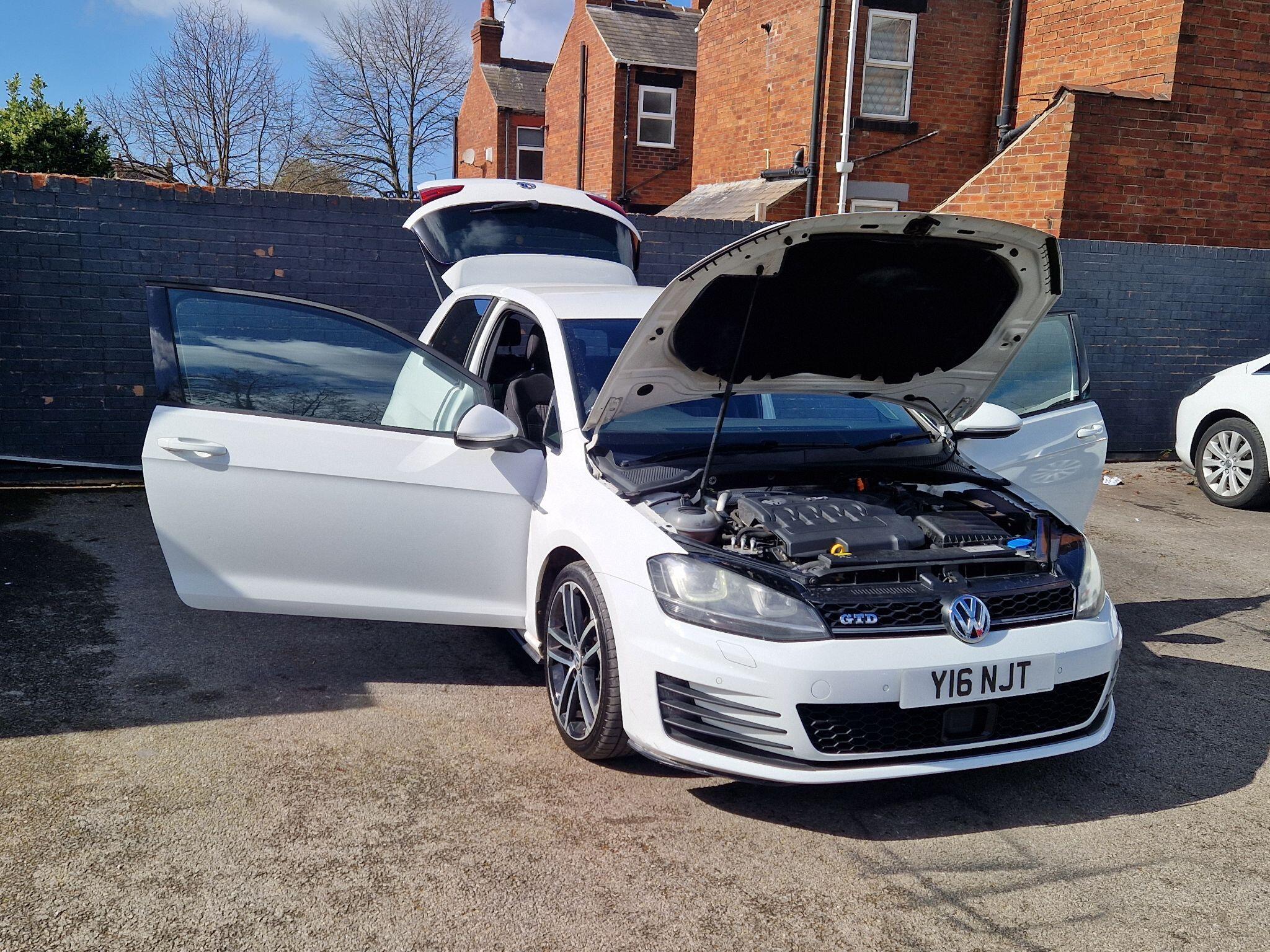 Volkswagen Golf - Image 12