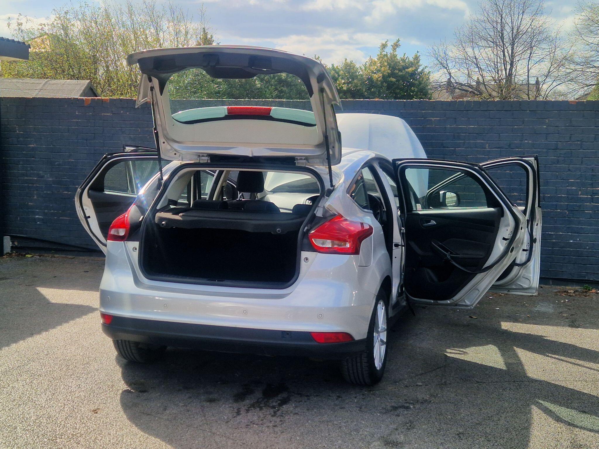 Ford Focus - Image 17