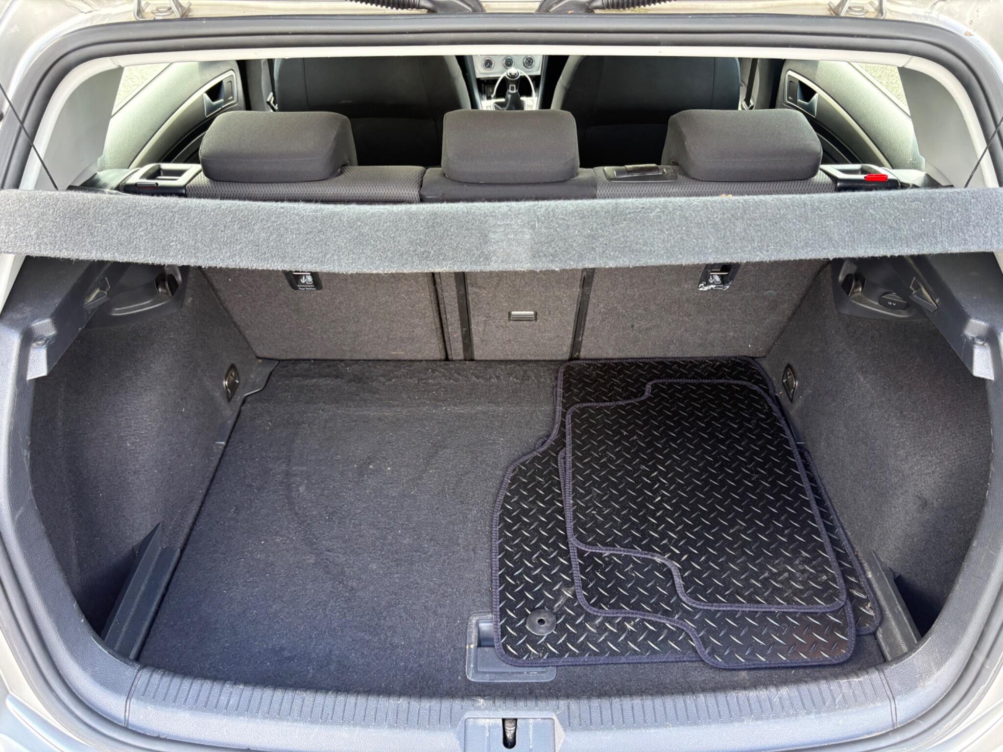 Volkswagen Golf - Image 18
