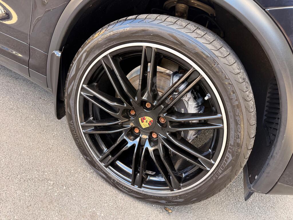 Porsche Cayenne - Image 13