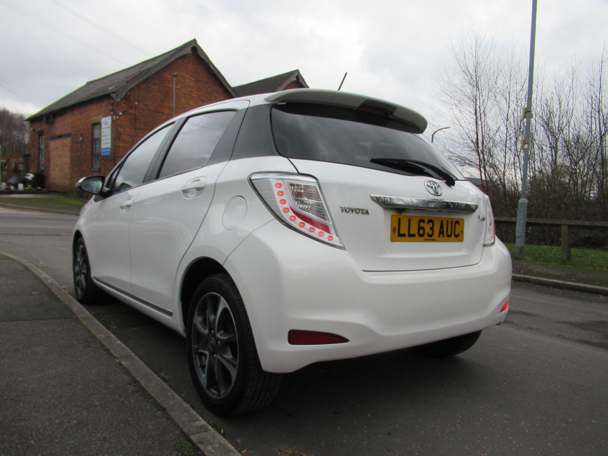 Toyota Yaris - Image 5