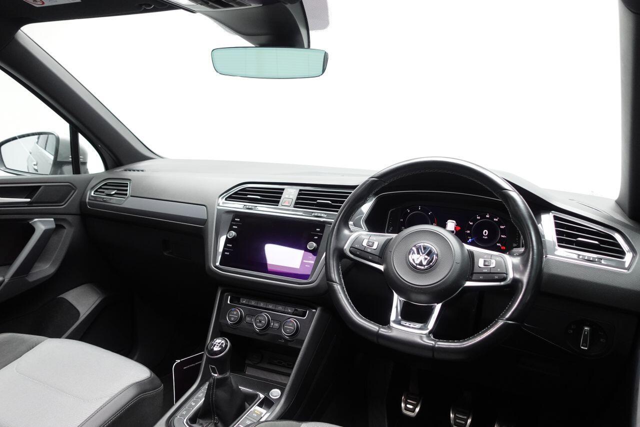Volkswagen Tiguan - Image 12
