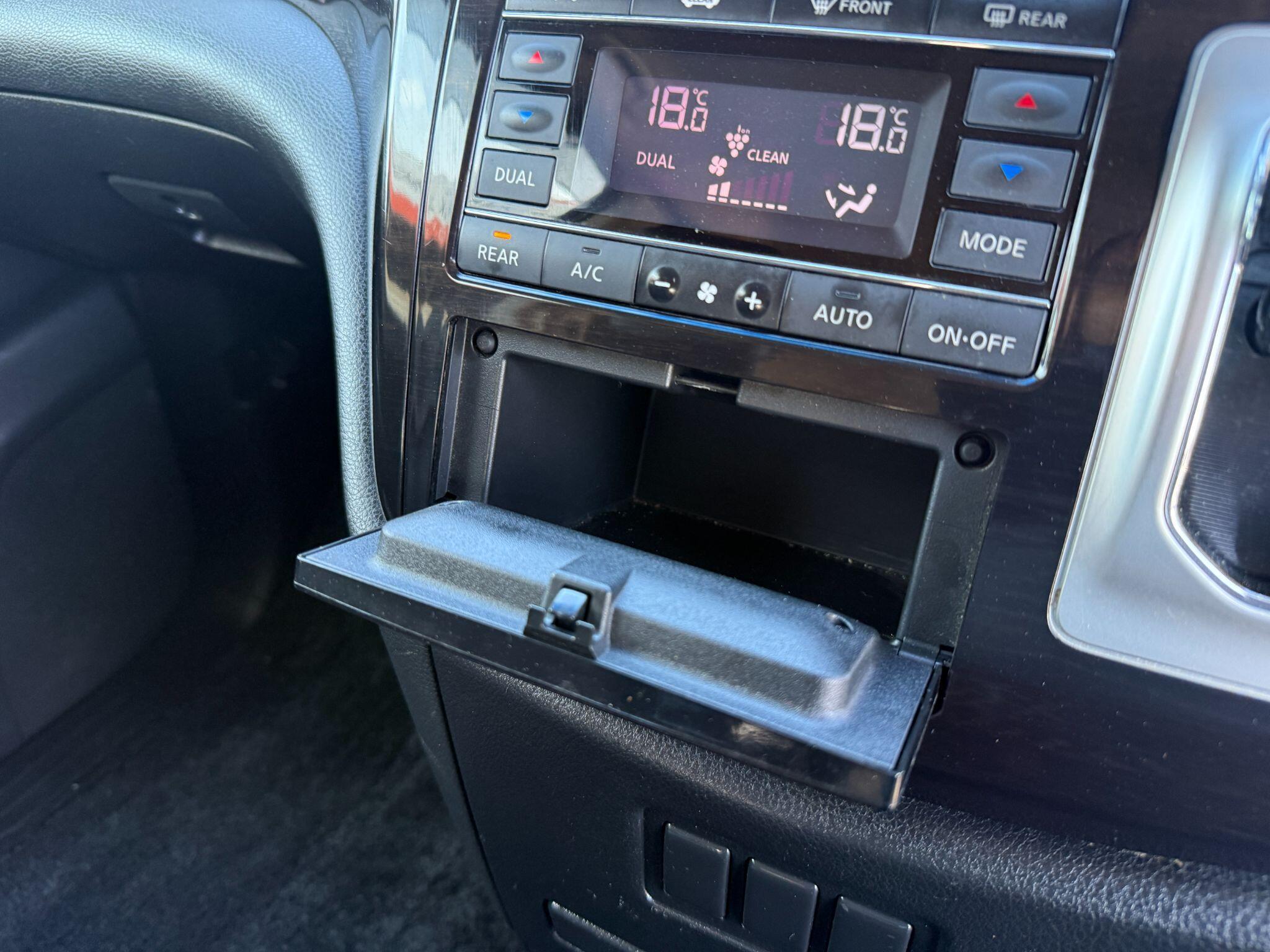 Nissan Elgrand - Image 51