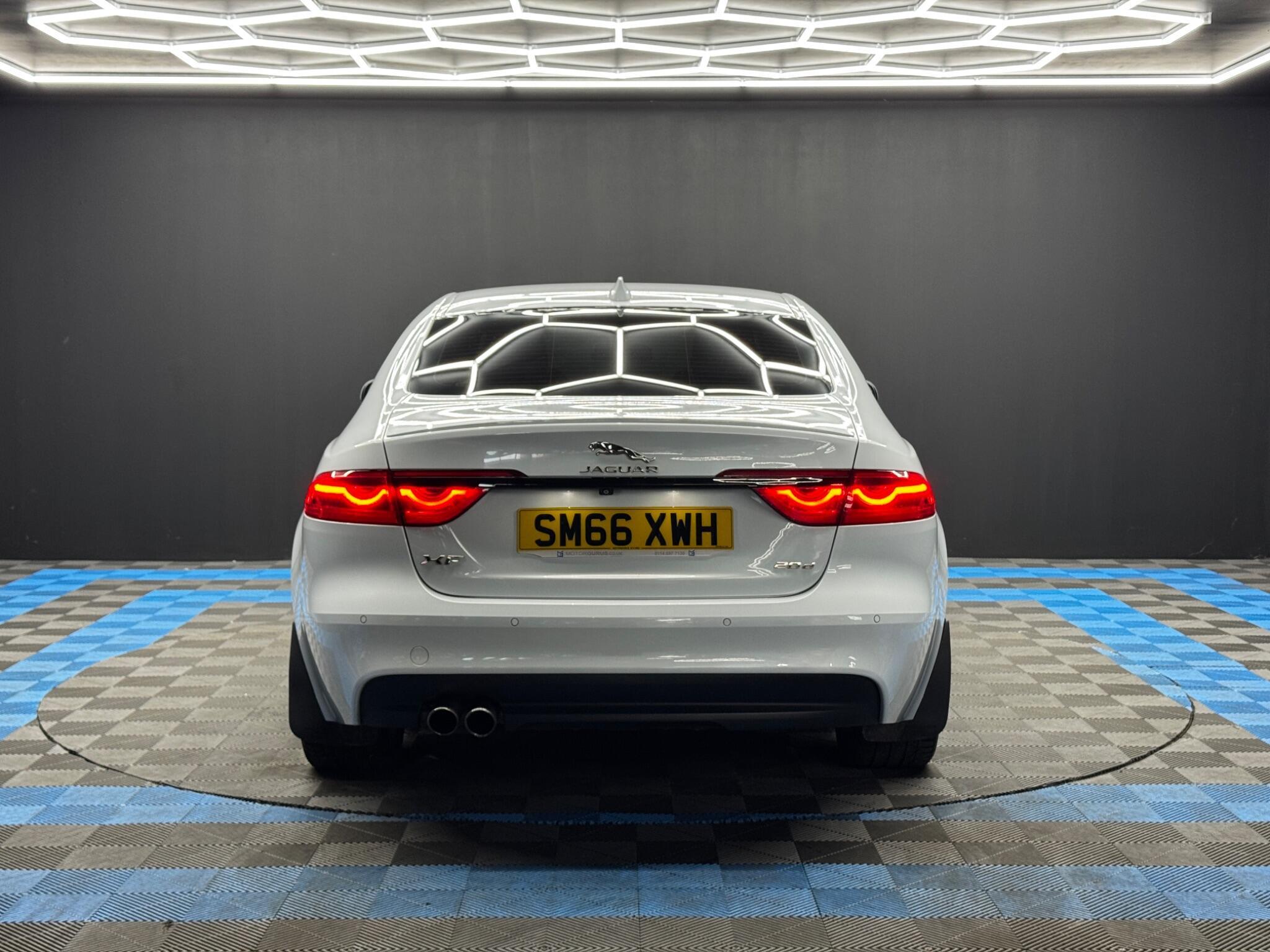 Jaguar XF - Image 6