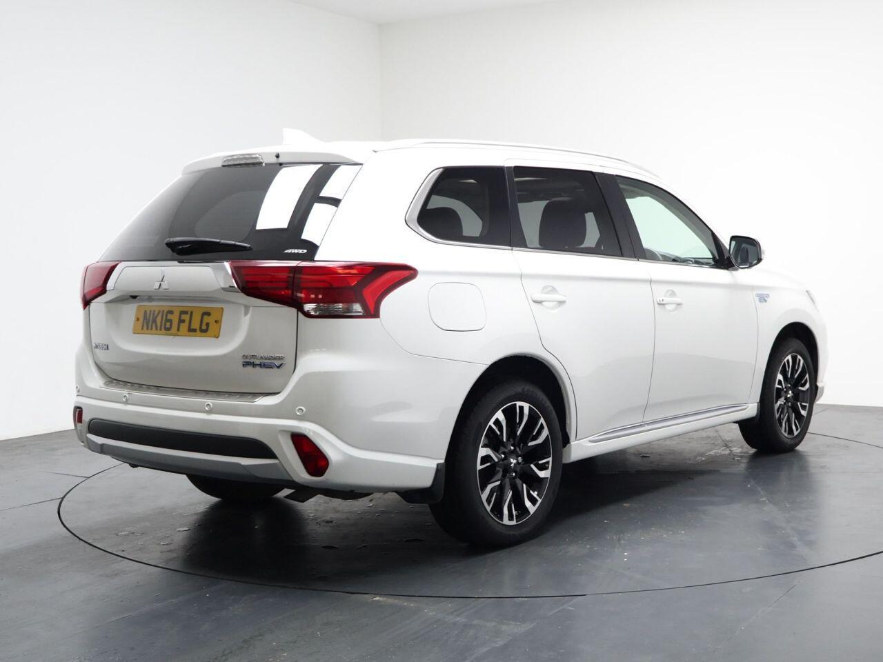 Mitsubishi Outlander - Image 12