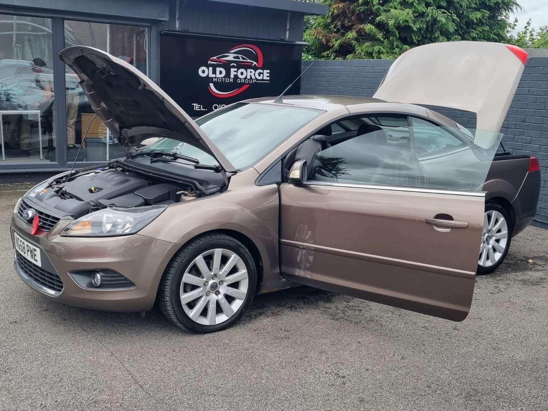 Ford Focus - Image 12