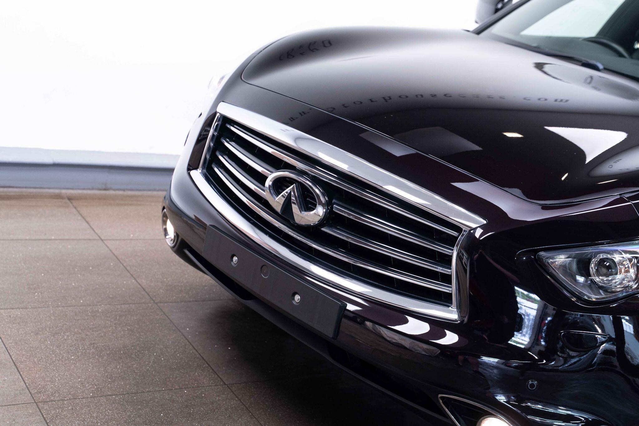 Infiniti QX70 - Image 5