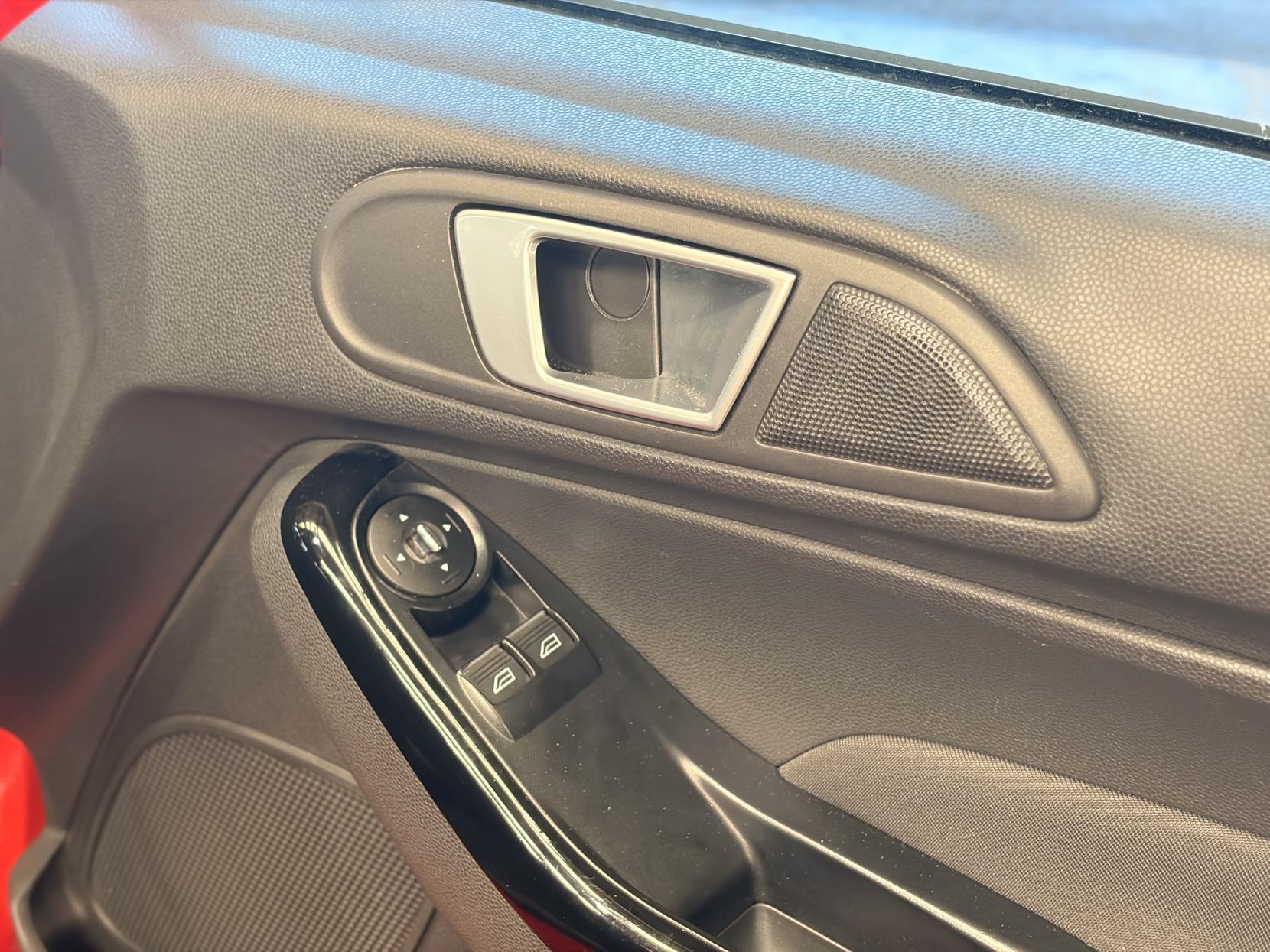Ford Fiesta - Image 15