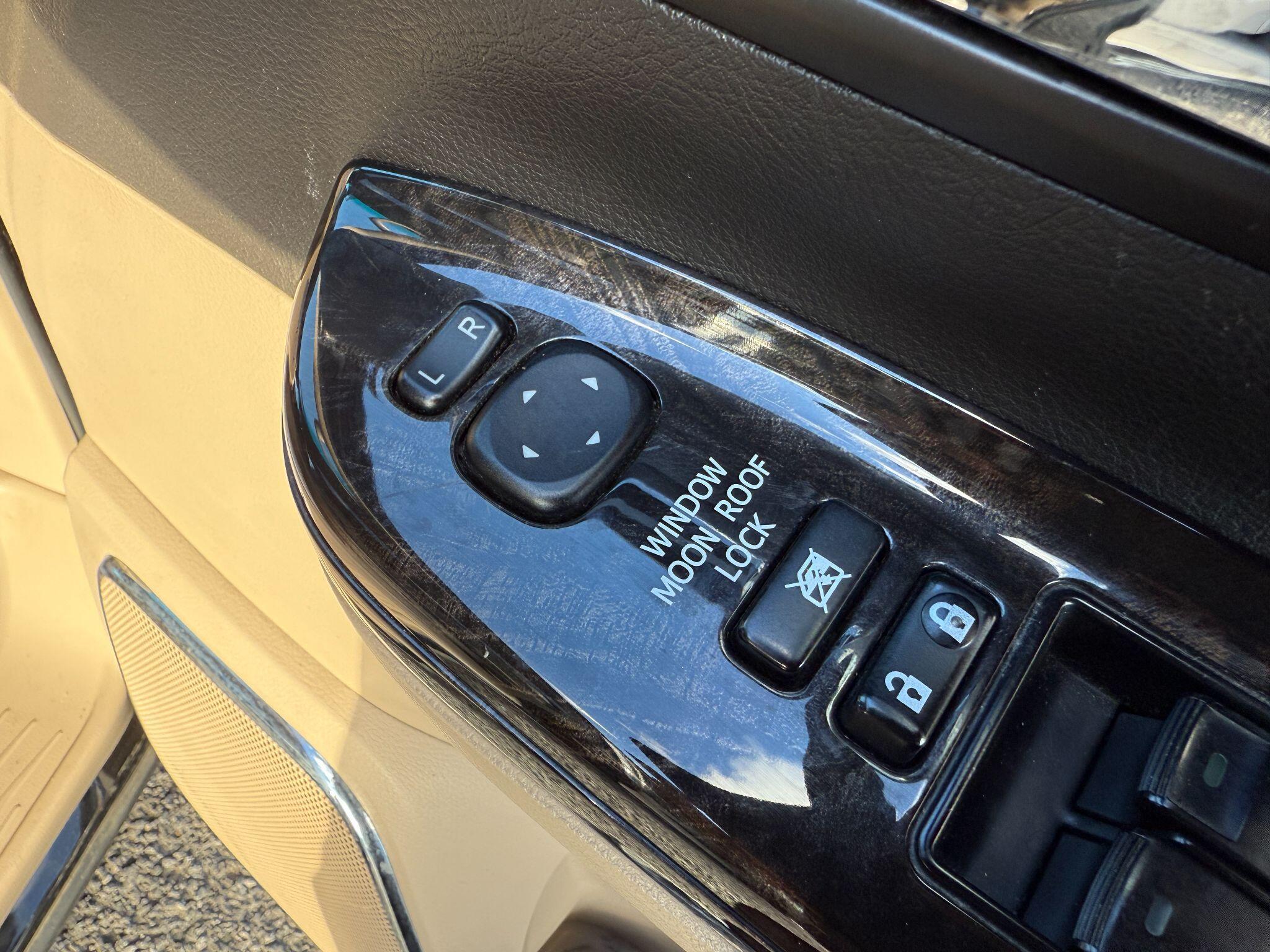 Toyota Alphard - Image 87