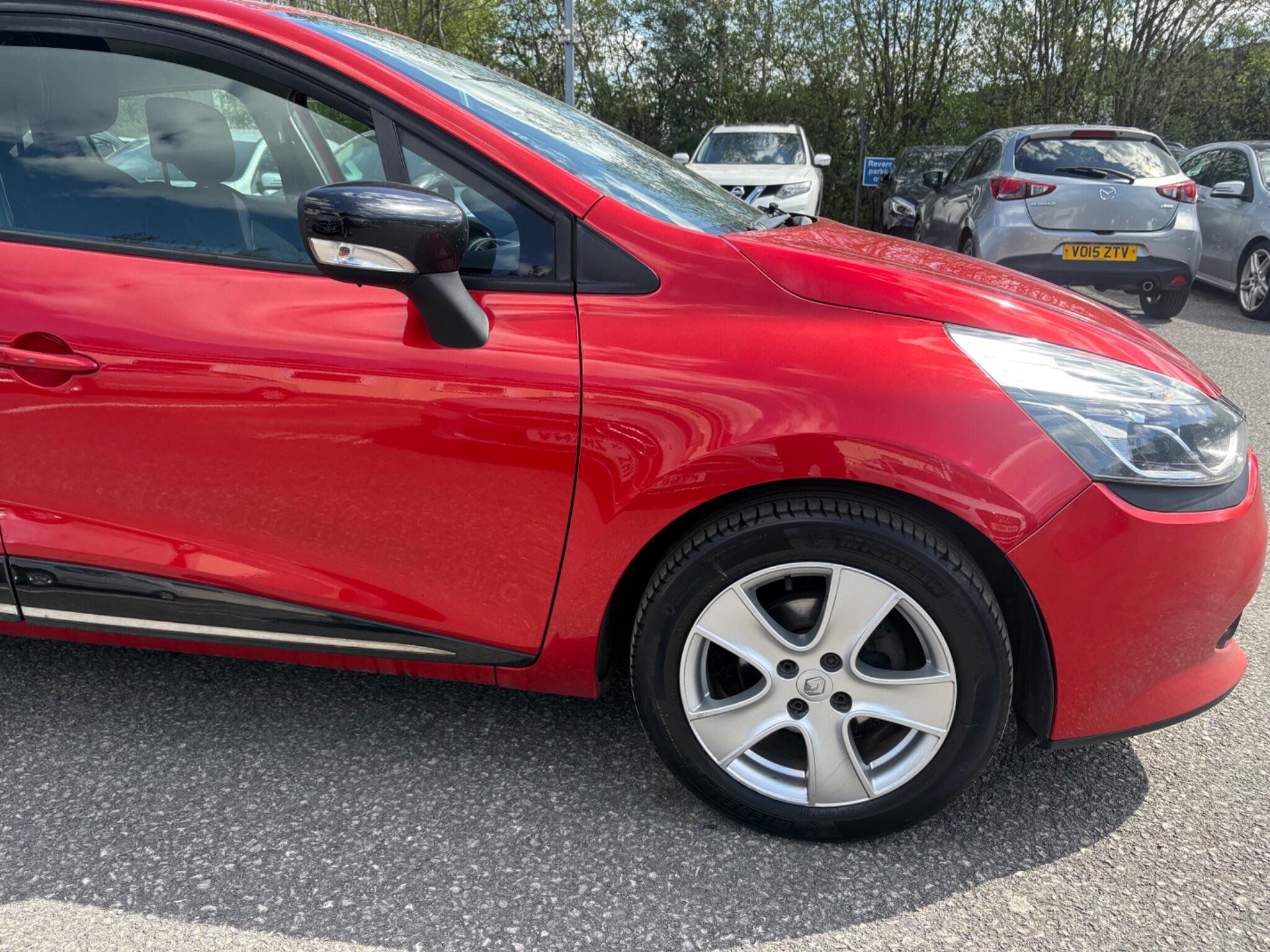 Renault Clio - Image 22