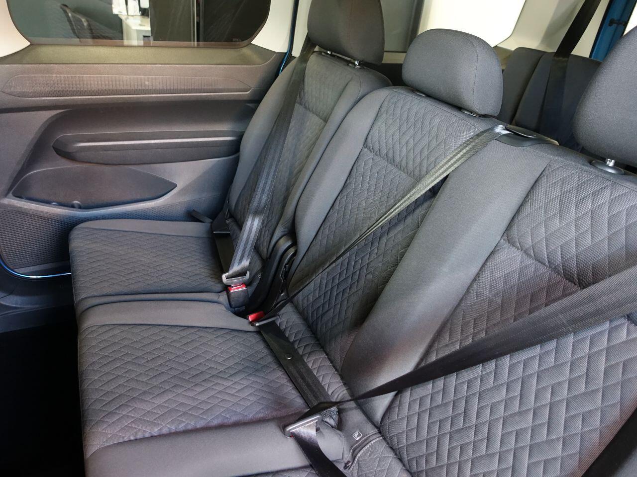 Volkswagen Caddy Maxi - Image 19