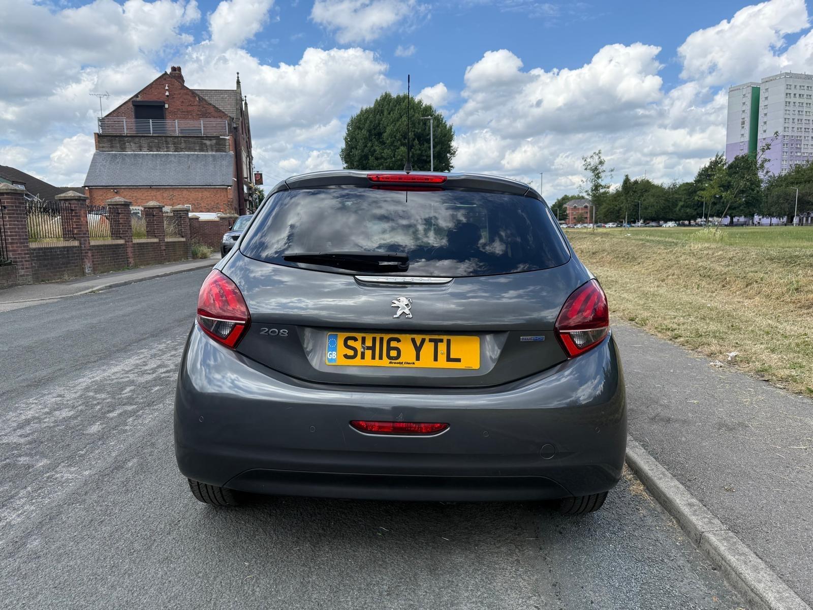 Peugeot 208 - Image 8