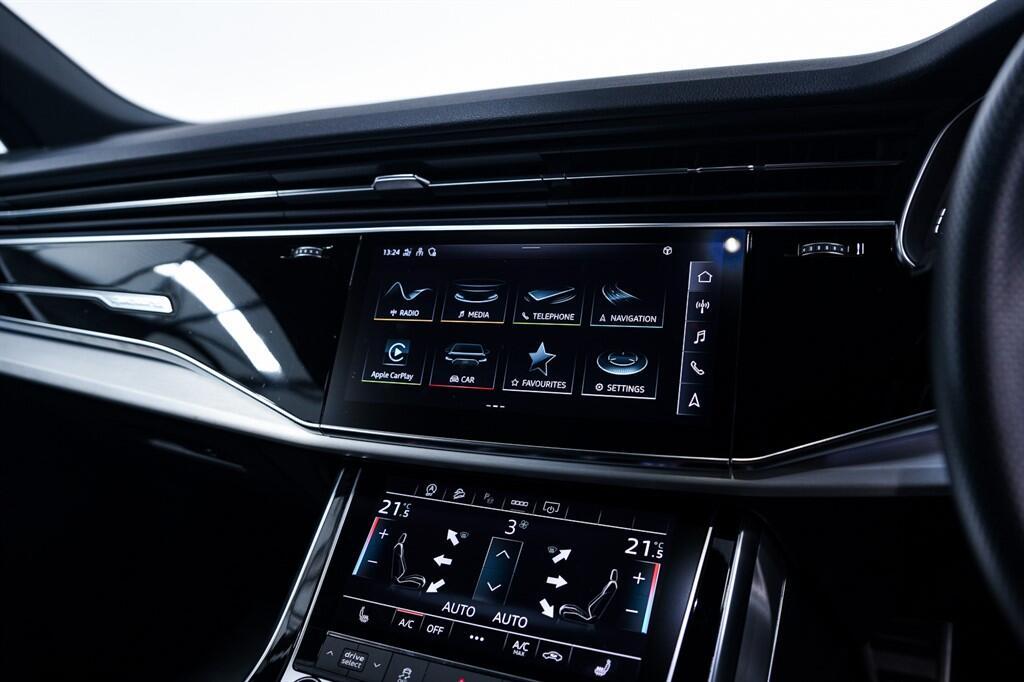 Audi Q7 - Image 21