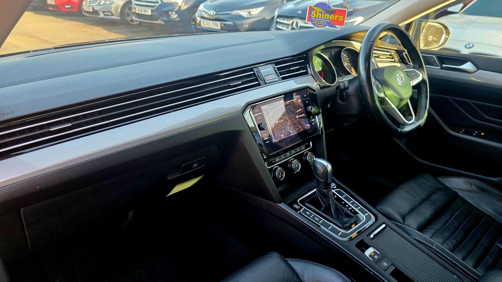 Volkswagen Passat - Image 13