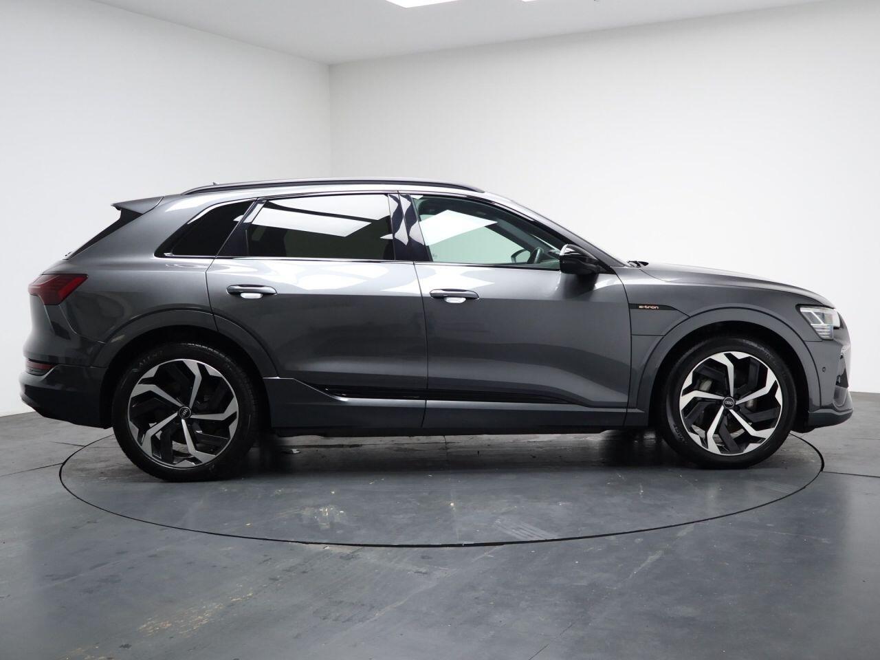 Audi E-Tron - Image 8
