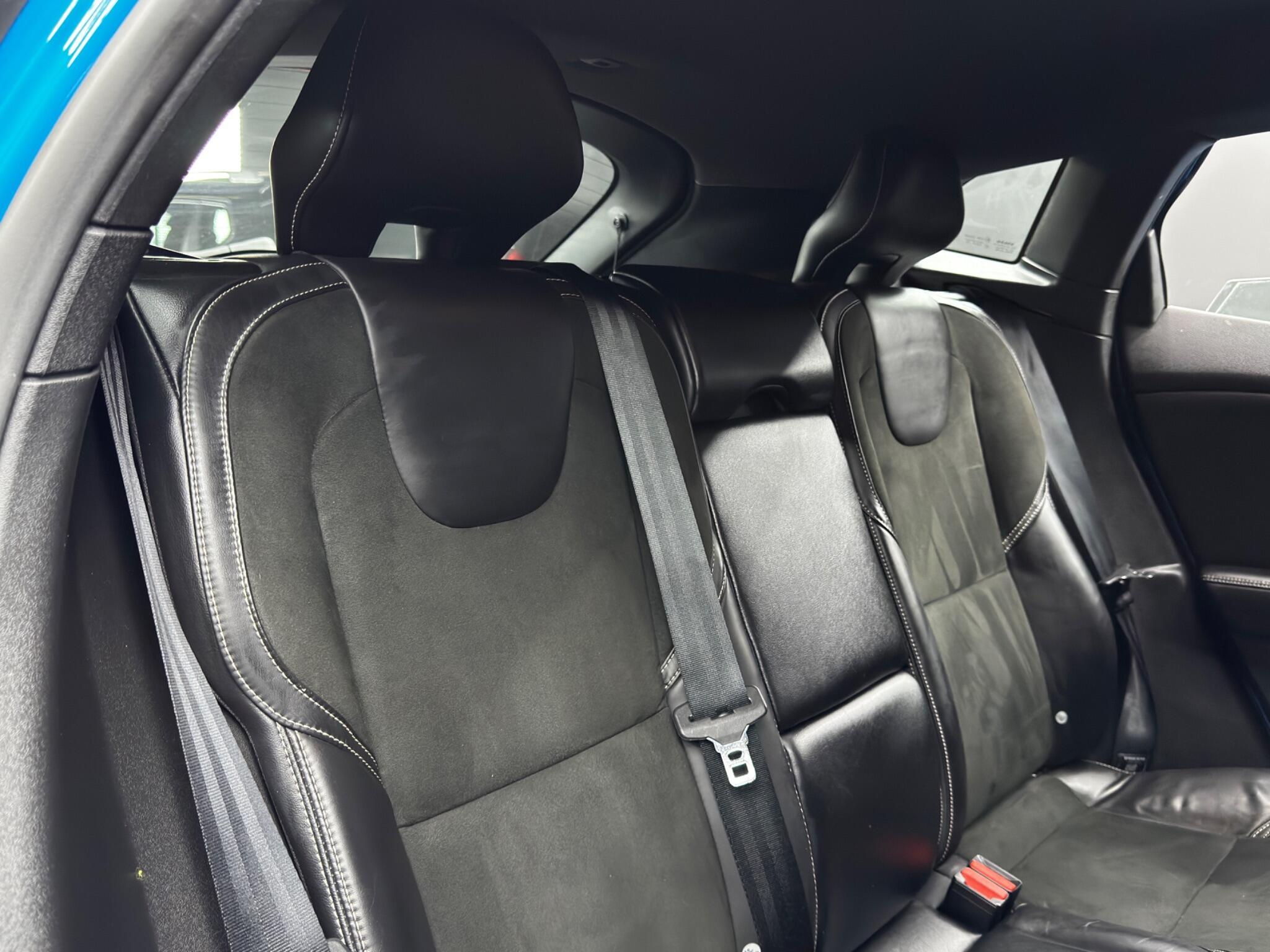 Volvo V40 - Image 15