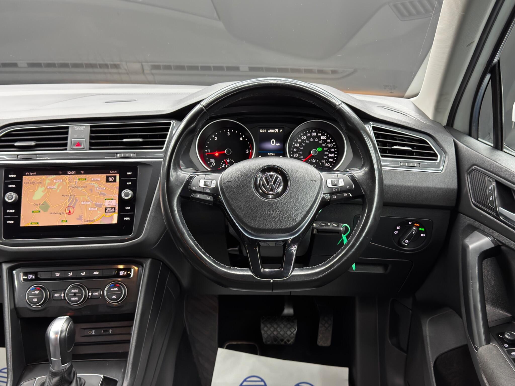 Volkswagen Tiguan - Image 18
