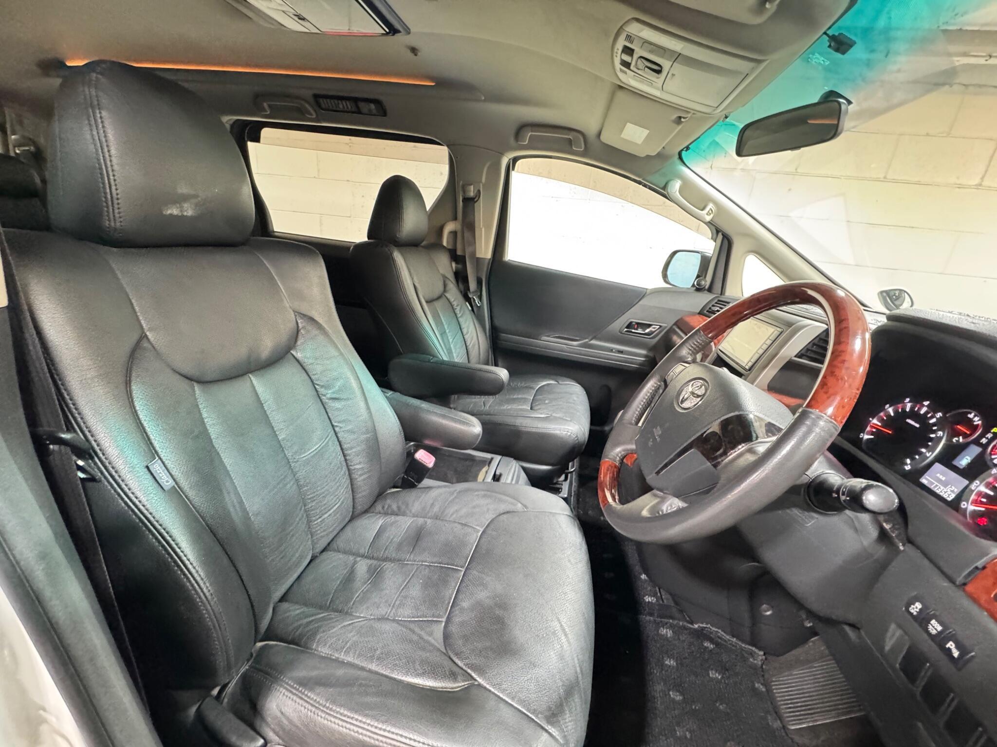 Toyota Vellfire - Image 8