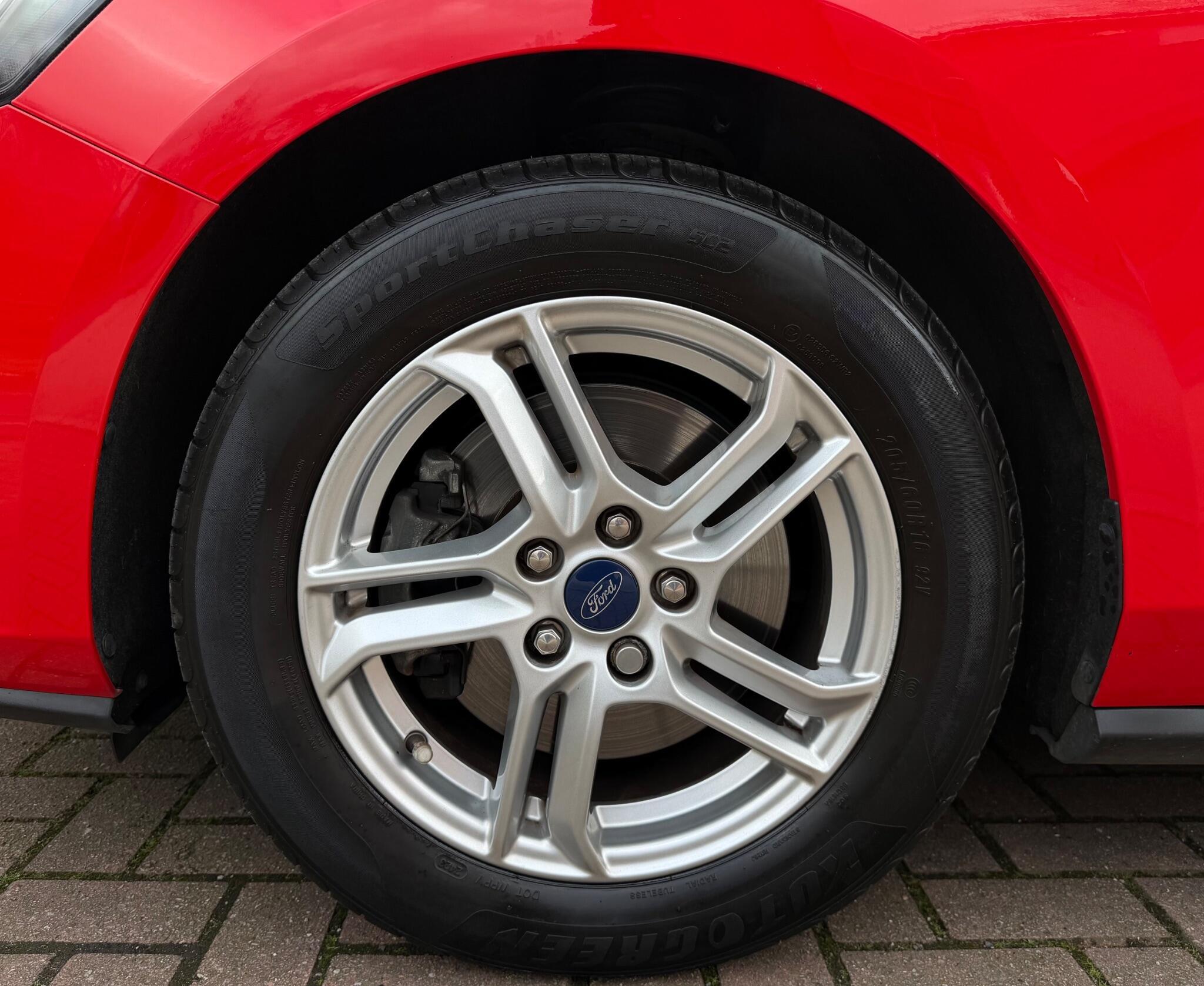 Ford Focus - Image 25