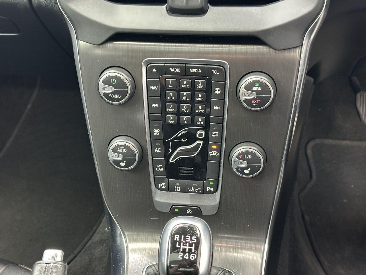 Volvo V40 CROSS COUNTRY - Image 32