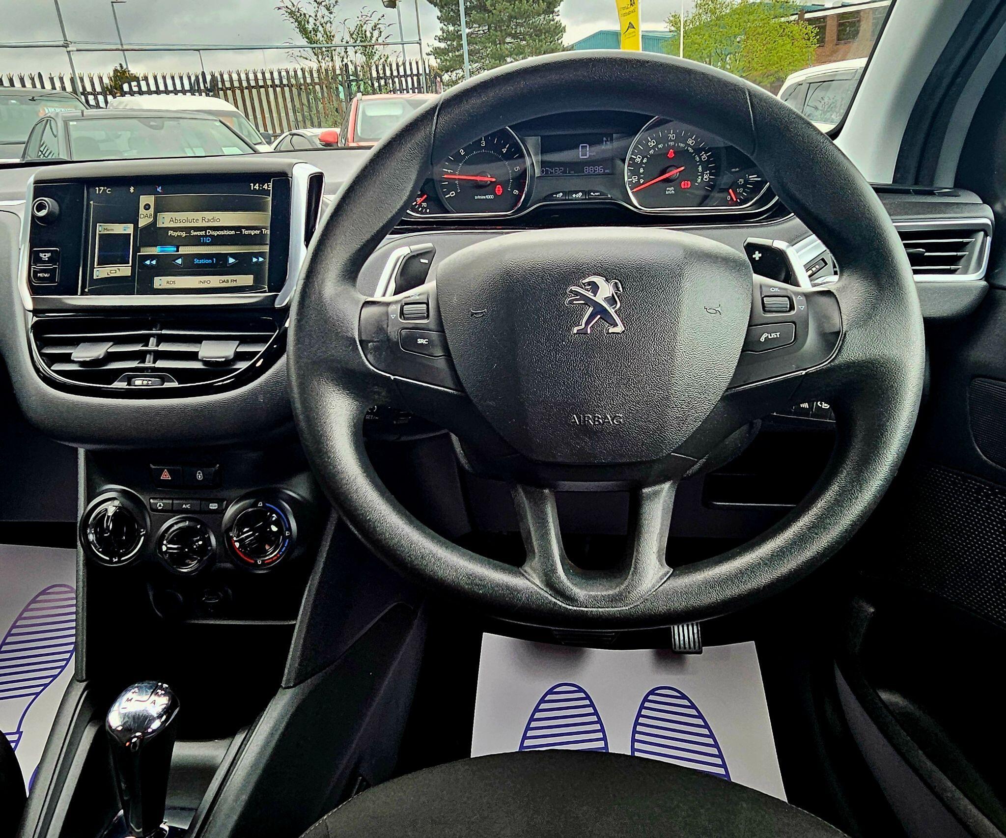 Peugeot 208 - Image 27