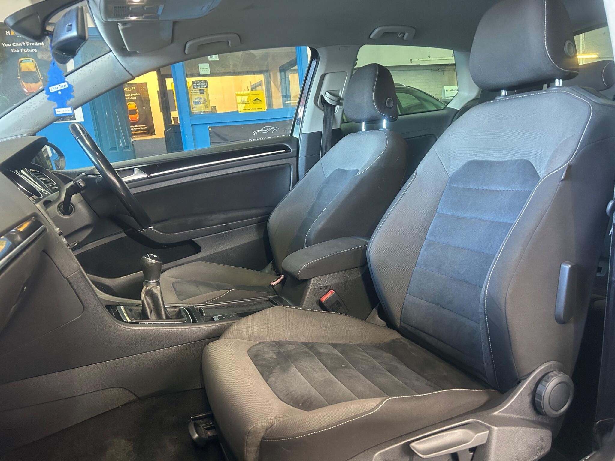 Volkswagen Golf - Image 25