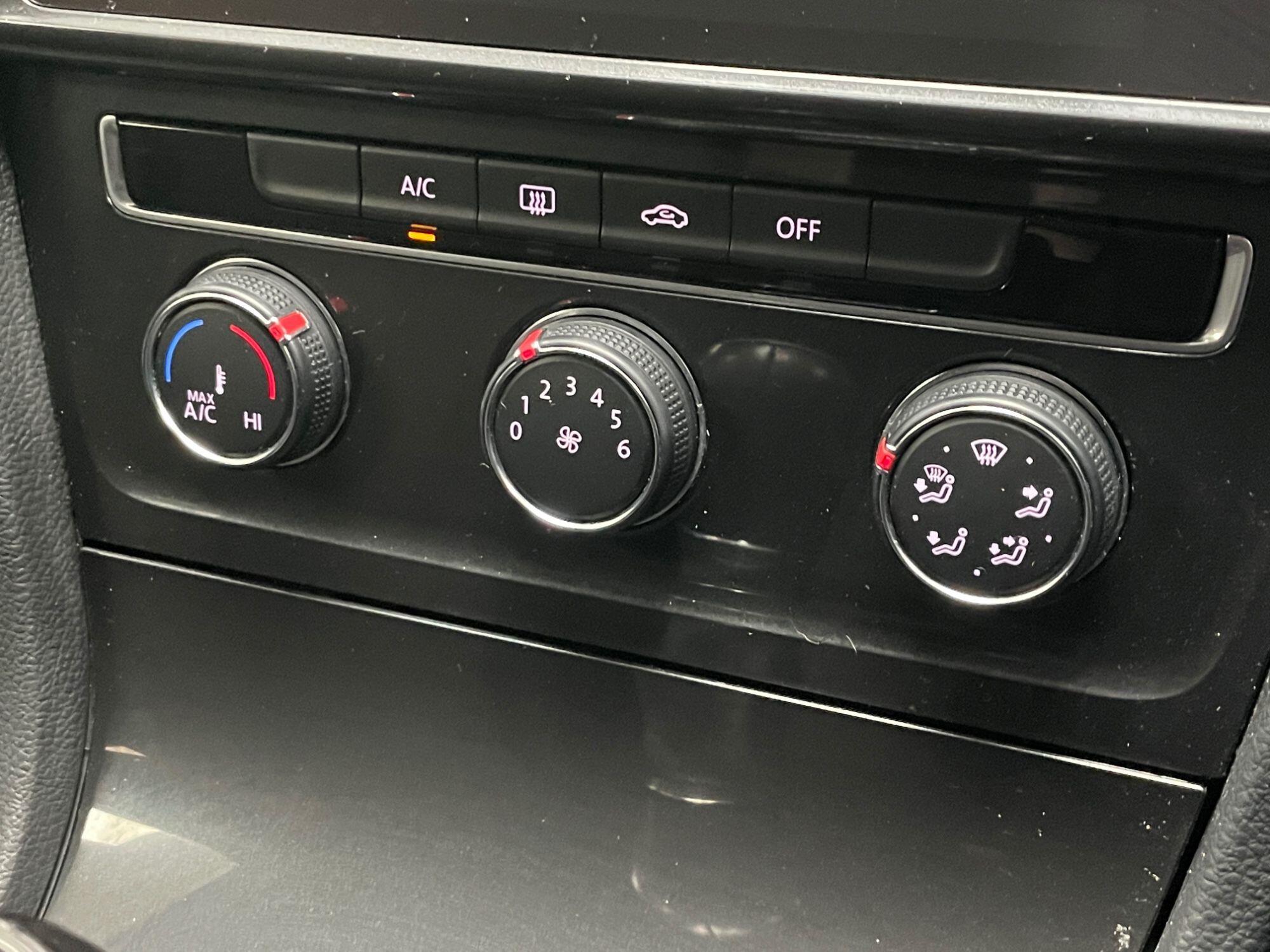 Volkswagen Golf - Image 45