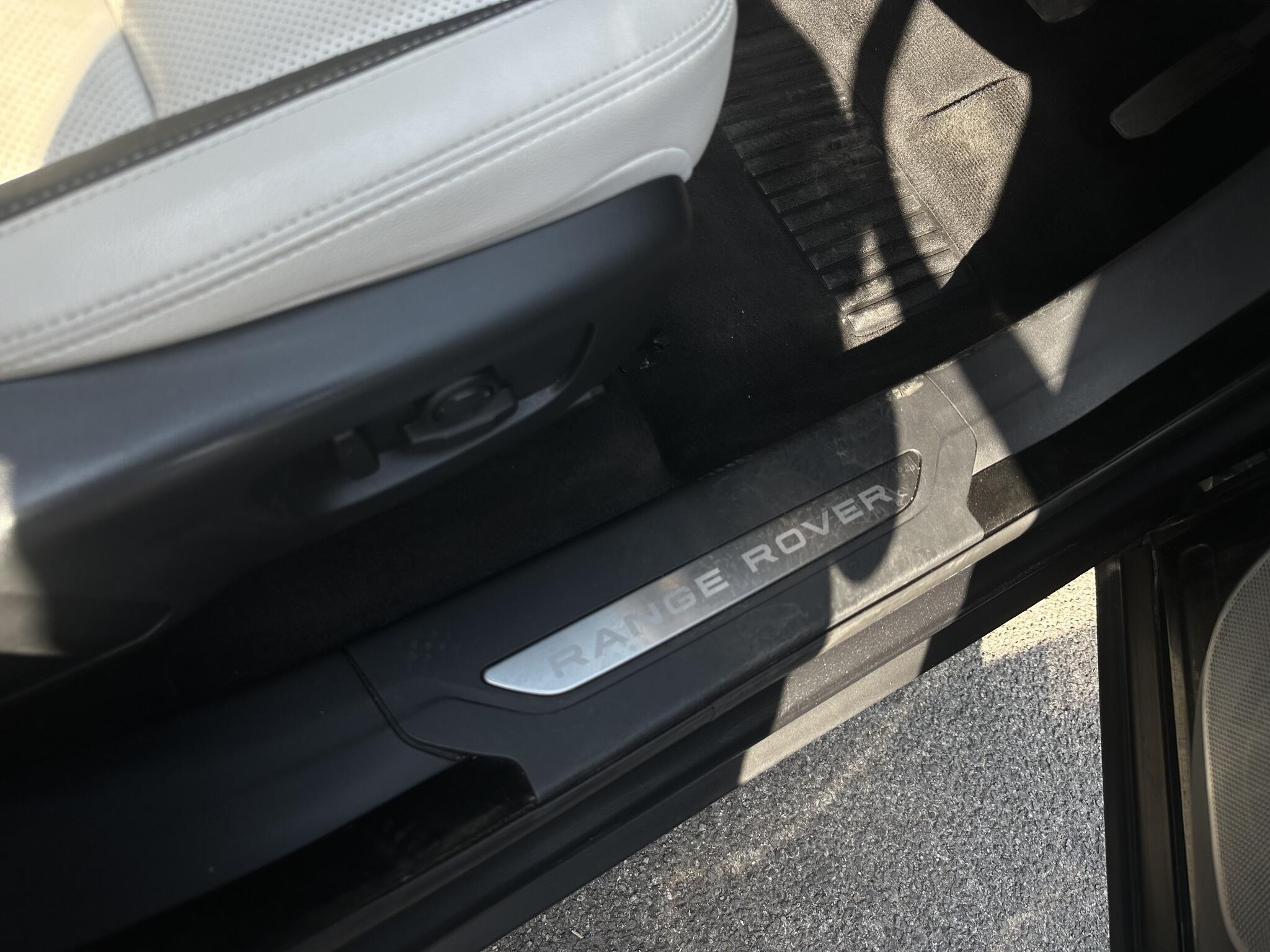 Land Rover Range Rover Velar - Image 9