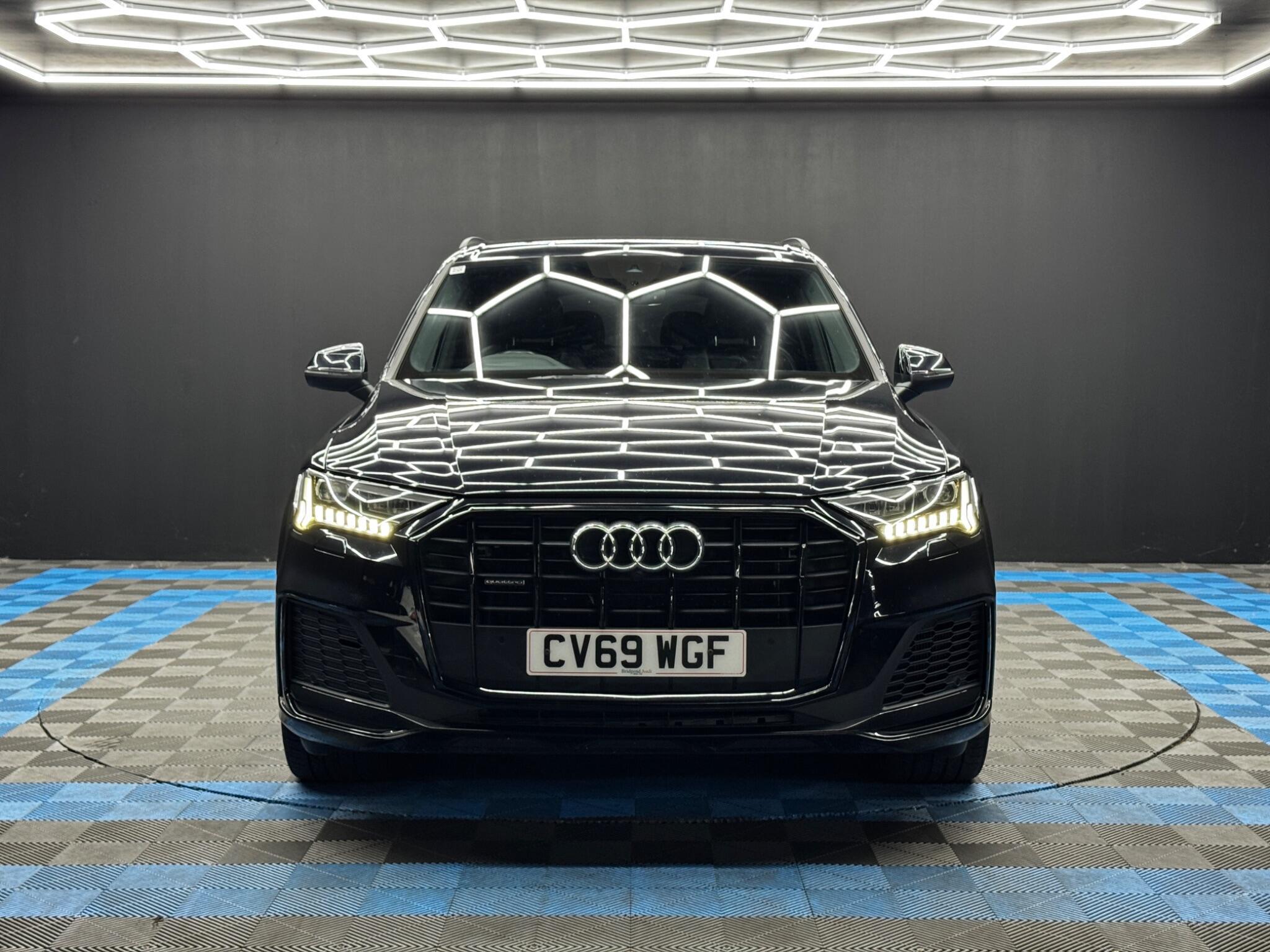 Audi Q7 - Image 2