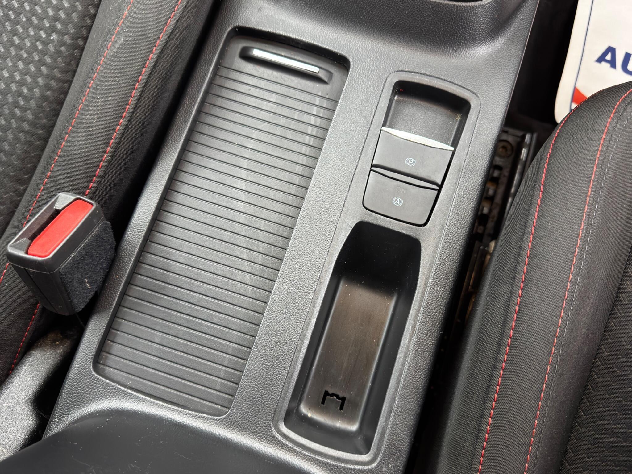 Ford Focus - Image 24