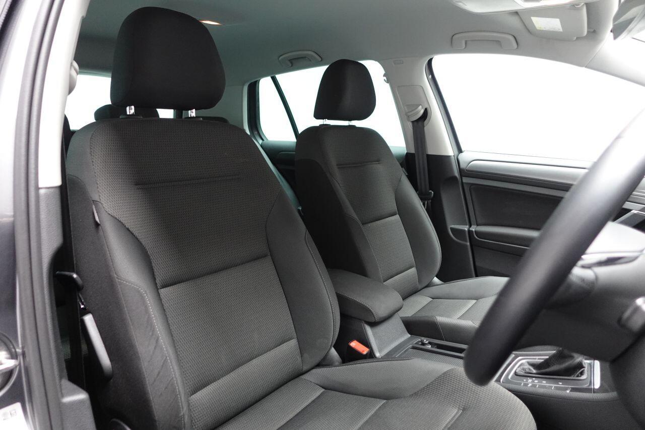 Volkswagen Golf - Image 4