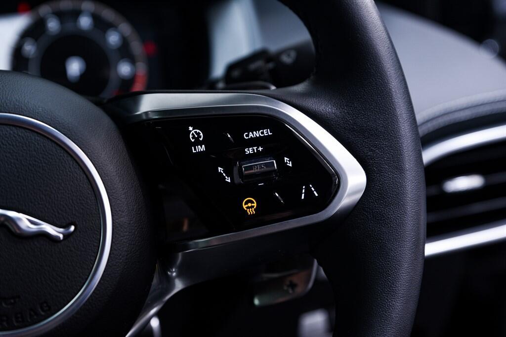 Jaguar XE - Image 27